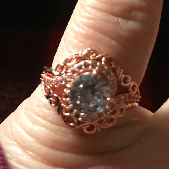 Beautiful ring - Picture 3 of 4